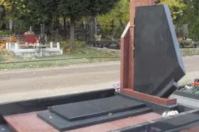 Как купить памятники на могилу недорого в Москве