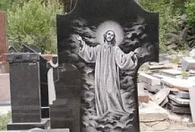 вертикальные памятники из гранита