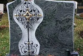 вертикальные памятники из гранита