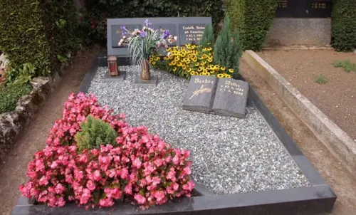 Оформление могил на кладбище в Москве и области