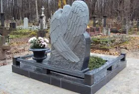 вертикальные памятники из гранита